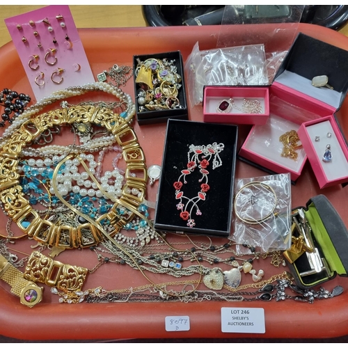 246 - 1 x tray containing costume jewellery ware etc