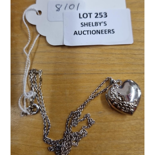 253 - 1 x silver necklace with silver locket pendant