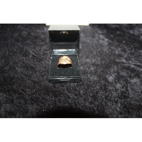 102 - 1 x gents 10ct gold Alaska ring size V