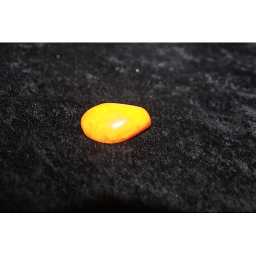 143 - 1 x milky amber 5 cm brooch