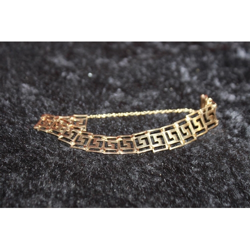 147 - 1 x 9ct gold ladies square link design bracelet