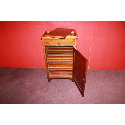 31 - 1 x Edwardian mahogany butlers stand with secret top storage