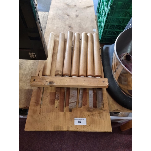 15 - 1 x wooden handled chisel set