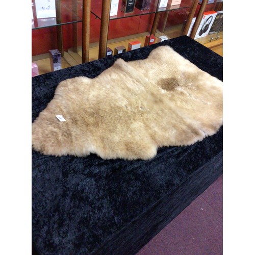 253 - 1 x brand new Devonia real sheepskin rug