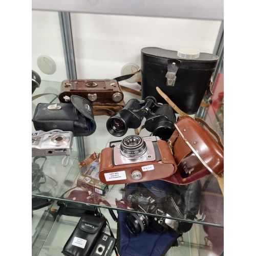 311 - 1X samsung dacora dignette 1x kodak No2 hawkette camera
1x pair of binoculars...