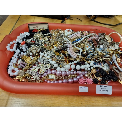 345 - 1x tray of misc costume jewellery