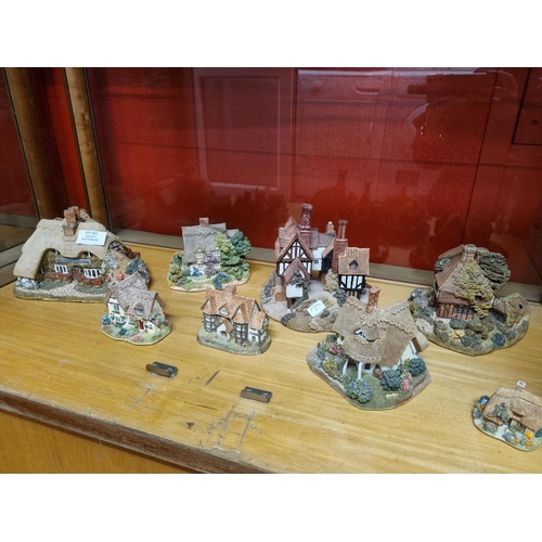 362 - 8 x various size lilliput lane cottages