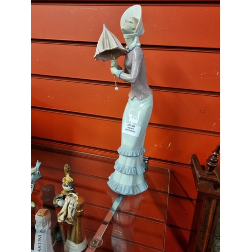 429 - 1x large ladro figurine