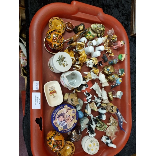 453 - 1x tray of miniture potteryware items