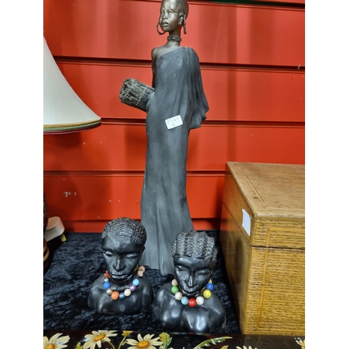 474A - 1x african lady figure with african busts