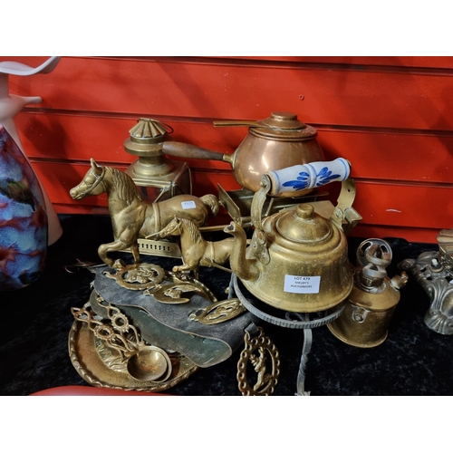 479 - selection of brass ware items