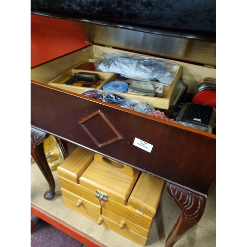 508 - 1x sewing cabinet with sewing box