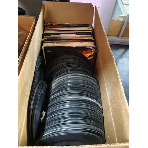 518 - 1x box of various singles