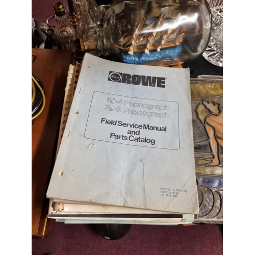 525 - 1x large amount of juke box manuals etc...