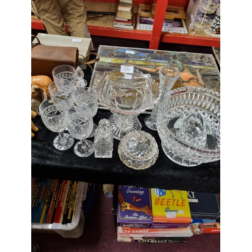 555 - 1x selection of various glassware items