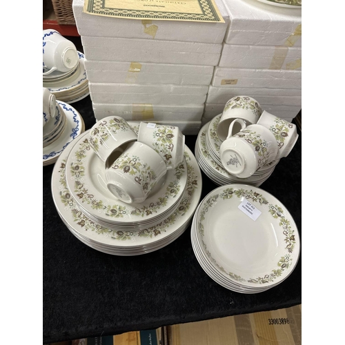 311 - 1x royal doulton vanity fair breakfast and dinner set