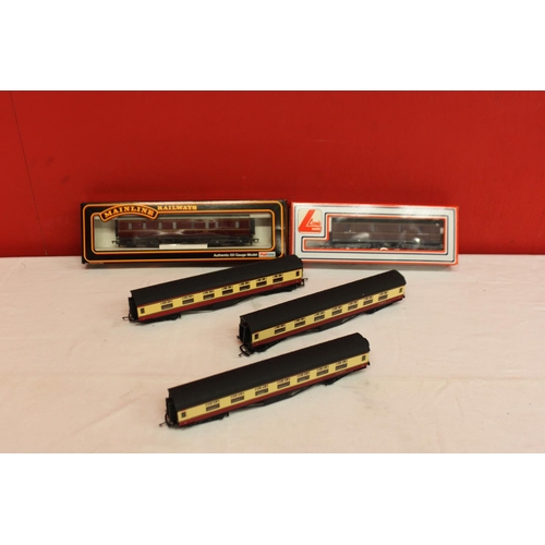 224 - 3 x unboxed 00 B.R coaches and 2 boxed parcel vans