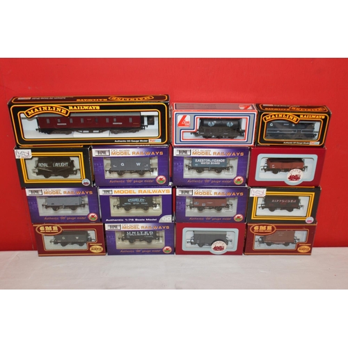 226 - 15 x various makes of 00 gauge goods vehicles appear as new