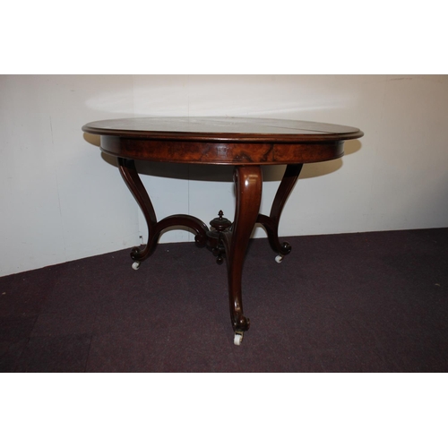 46 - 1x victorian John Taylor Edinburgh manufactures mahogany dining table with ceramic casters