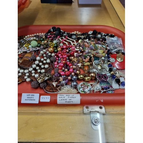 293 - 1x tray containing costume jewellery ware items