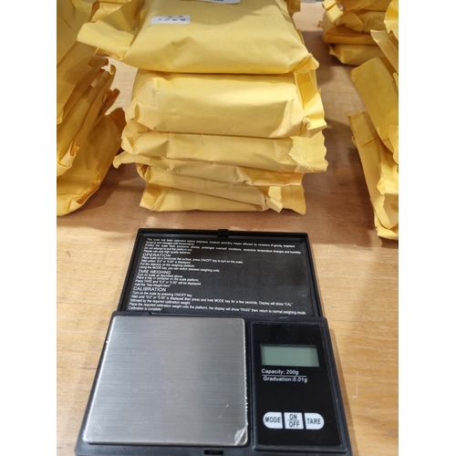 272 - 6 x new in package jewellery weigh scales capacity 200g