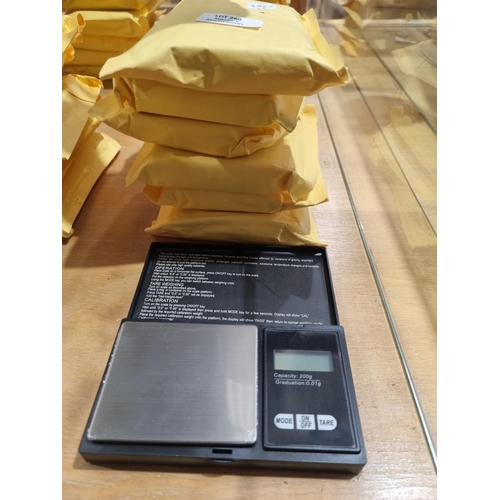 280 - 6 x new in package jewellery weigh scales capacity 200g