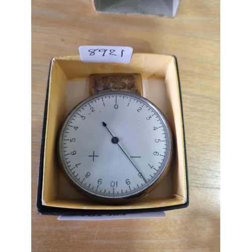 297 - 1 x vintage voltmeter