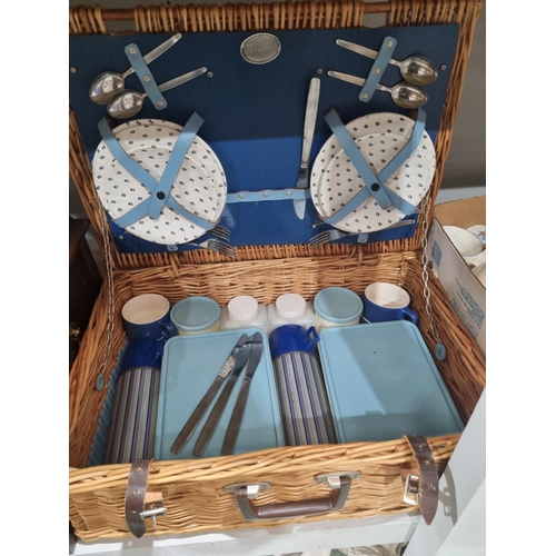 386 - THE BREXTON COLLECTION PICNIC HAMPER WITH CONTENTS