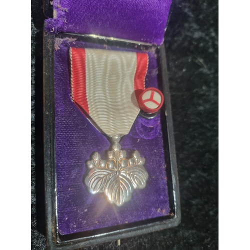 58 - 1 X JAPANESE CASED ORDER OF THE RISING SUN MEDAL WW2