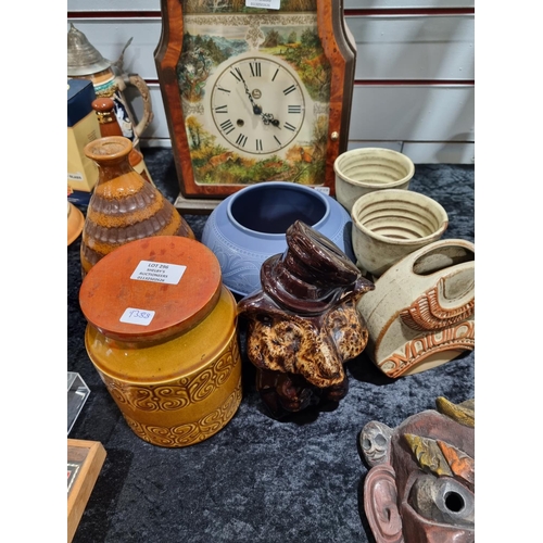 296 - 1 X WEDGE WOOD POTTERY VASW WITH VARIOUS PIECES OF POTTERY