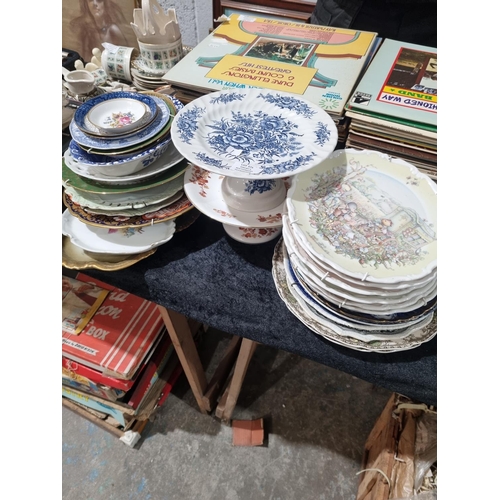 375 - COLLECTION OF COLLECTORS PLATES AND 2 X CAKE STANDS