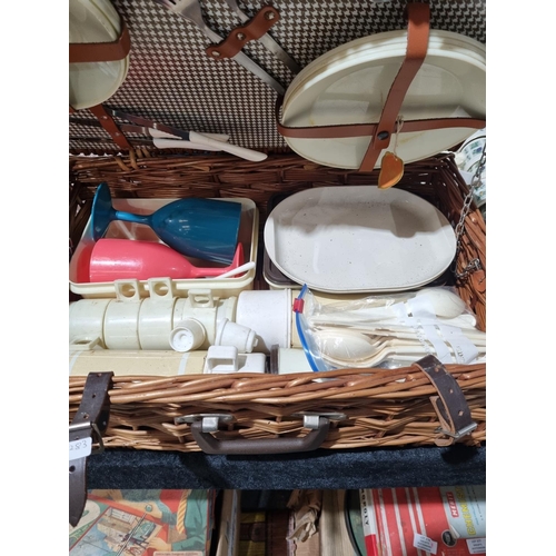 378 - 1 X BREXTON PICNIC HAMPER WITH CONTENTS