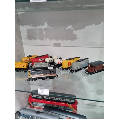 133 - 1 X HORNBY 08 SHUNTER TANK WAGON SET