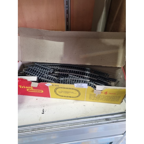 179 - 1 X BOX OF VARIOUS HORNBY CURVED TRACK