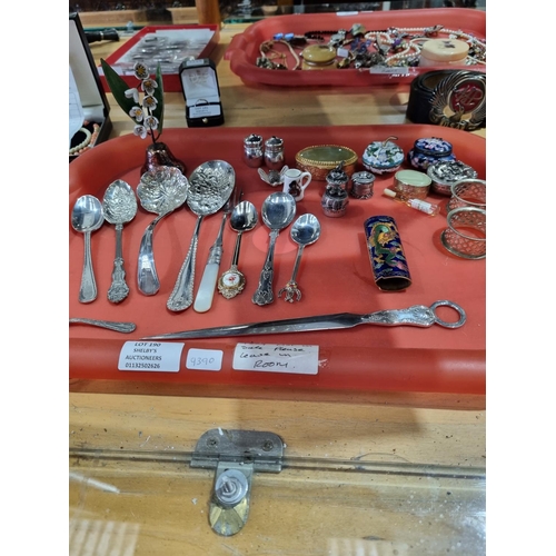 190 - SELECTION OF SILVER PLATED WARE ITEMS