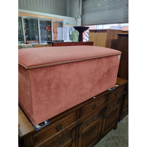 70 - 1 X 1960S BLANKET BOX