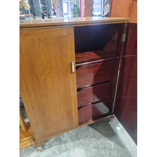 38 - 1 X 1950S LADIES DRESSER