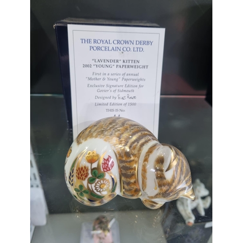 212 - 1X ROYAL CROWN DERBY LAVENDER KITTEN GOLD PIN WITH BOX AND CERT 2002