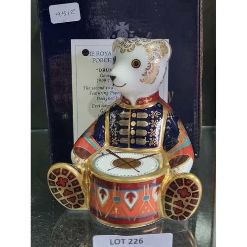 226 - 1X ROYAL CROWN DERBY DRUMMER TEDDY GOLD PIN WITH BOX AND CERT 1999