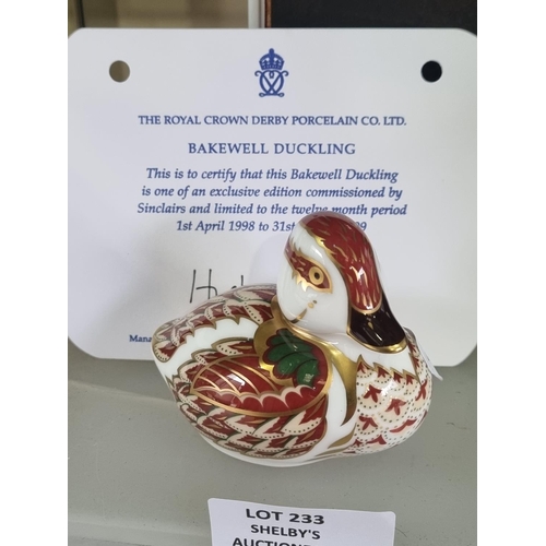 233 - 1X ROYAL CROWN DERBY BAKEWELL DUCKLING GOLD PIN NO BOX WITH CERT 1998