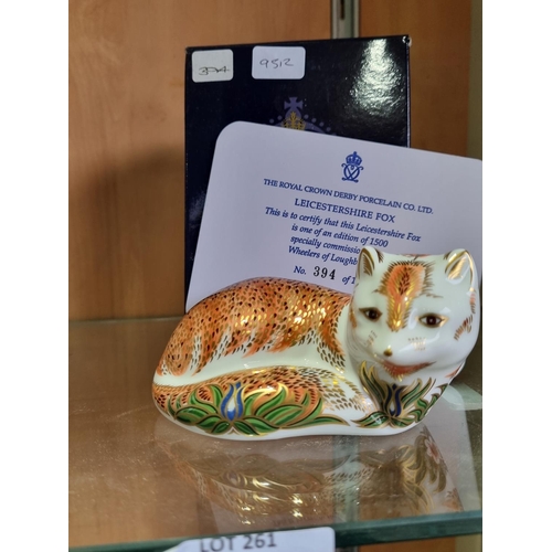 261 - 1X ROYAL CROWN DERBY LEICESTERSHIRE FOX  GOLD PIN WITH BOX AND CERT 1999