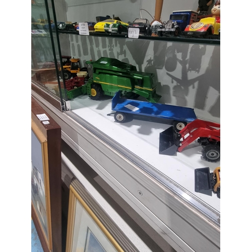 206 - SELECTION OF VARIOUS TRACTORS INCLUDING BRITAINS TRACTOR