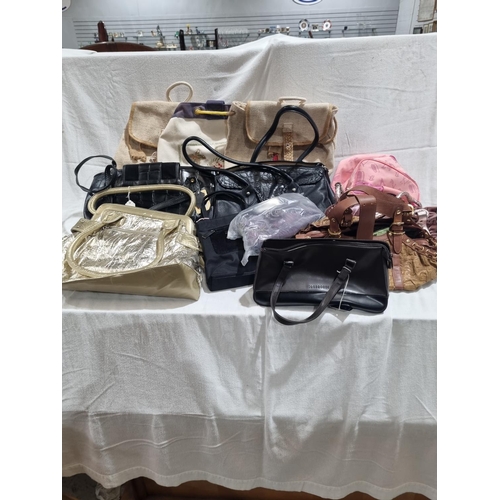 364 - 11 X VARIOUS NEW LADIES HANDBAGS VANITY CASE ETC