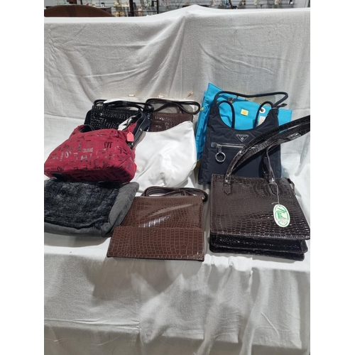 371 - 10 X VARIOUS NEW LADIES HANDBAGS