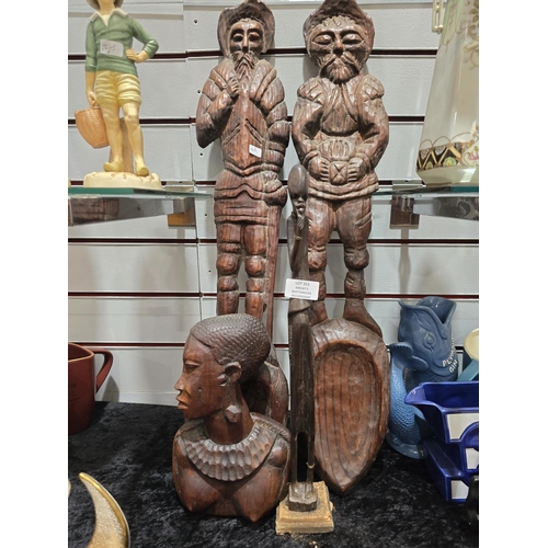 323 - SELECTION OF AFRICAN TOURIST WARE ITEMS