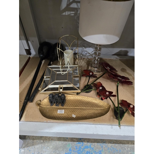 344 - 1 X TABLE LAMP WITH GARDEN FLOWERS ETC