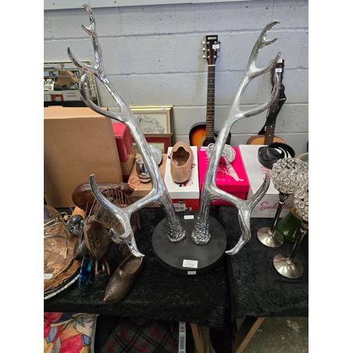 1 X PLASTIC SET OF MOUNTED ANTLERS TROPHY STYLE