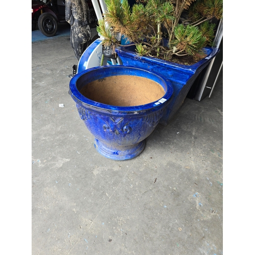 19 - 1 X BLUE ROUND TERRACOTTA GARDEN PLANTER 16 INCH BY 19 INCH WIDE