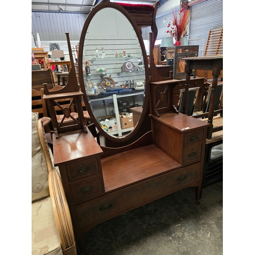 254 - 1 X EDWARDAIN LADIES MAHOGANY DRESSING TABLE