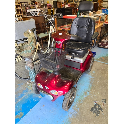 33 - 1 X SHOPRIDE DELUX MOBILITY SCOOTER IN WORKING ORDER WITH CHARGER AND KEYS ETC